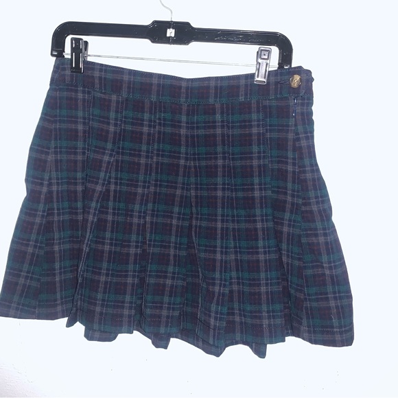 American Eagle Outfitters Dresses & Skirts - American Eagle size 6 plaid skirt.